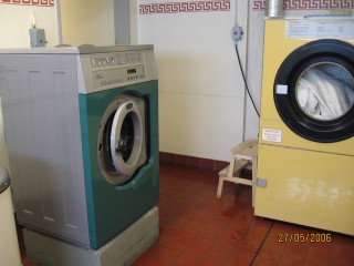Bild på en tvättmaskin och en torktumlare